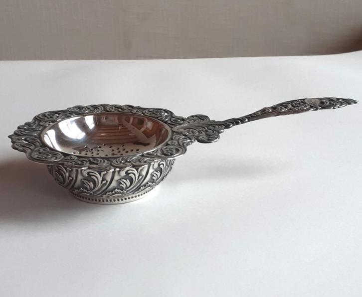 Antiek Nederlands verzilverd Theezeefje met lekbakje, Antiek en Kunst, Antiek | Goud en Zilver, Zilver, Ophalen