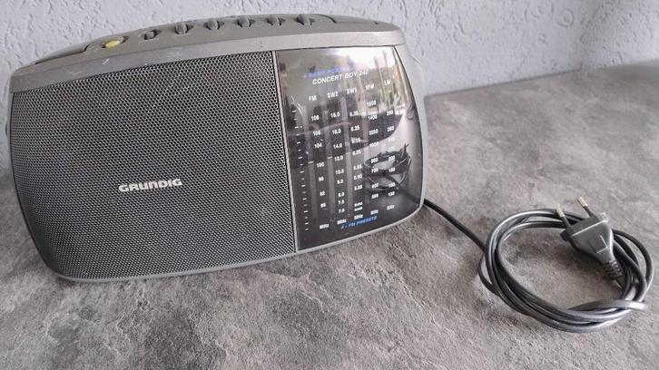 Draagbare radio Grundig, Audio, Tv en Foto, Radio's, Gebruikt, Transistorradio, Ophalen of Verzenden