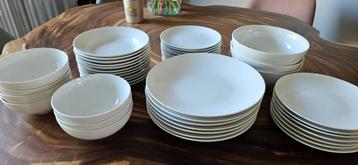Wit Servies - Borden, Kommen en Schalen beschikbaar voor biedingen