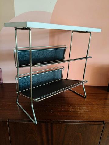 Vintage bijzettafel - lectuur tafel - skai leer beschikbaar voor biedingen