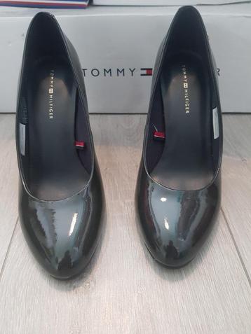 Nieuw! Donkerblauwe leren pumps Tommy Hilfiger maat 36