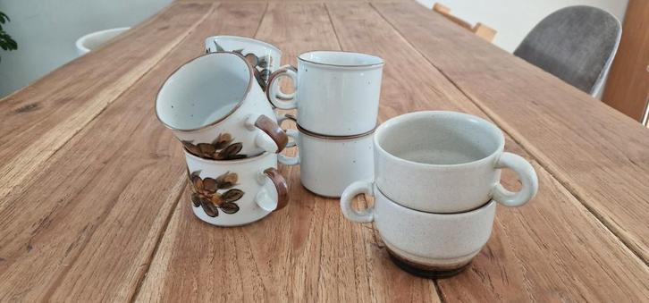 Vintage kopjes koffiemok met schotels gespikkeld glazuur, Huis en Inrichting, Keuken | Servies, Zo goed als nieuw, Kop(pen) en/of Schotel(s)