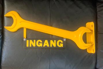 ‘INGANG’ uithangbord Werkplaats Garage   beschikbaar voor biedingen