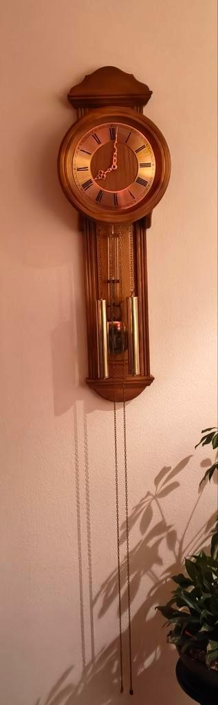 Jeka Wandklok Massief Eiken met Goud Details, Antiek en Kunst, Antiek | Klokken, Ophalen