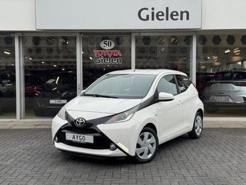 Toyota Aygo 1.0 VVT-i X-Play | Eerste eigenaar, Parkeercamer beschikbaar voor biedingen