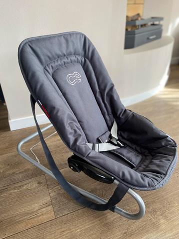 Koelstra baby wipstoel donkerblauw nog erg netjes: 2 standen beschikbaar voor biedingen