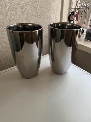2x Zilveren Bloempotten beschikbaar voor biedingen