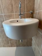 2x mooi parelmoerkleurige wastafel Villeroy & Boch, Ophalen, Zo goed als nieuw, Wastafel