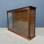 Franse eikenhouten wandvitrine met schuifdeuren vitrinekast, Huis en Inrichting, Ophalen, Eikenhout, -, -