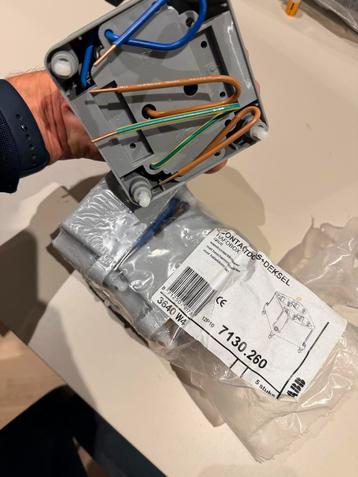 Nieuwe ABB Stopcontacten - 3 stuks beschikbaar voor biedingen