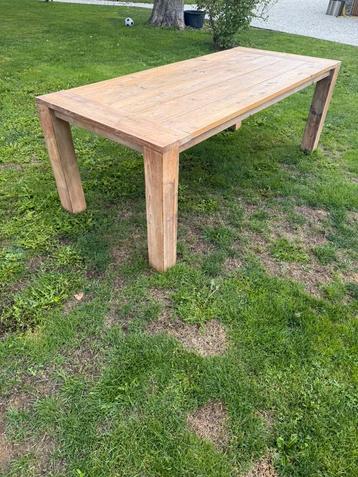 Tafel voor binnen of buiten 220cm lang beschikbaar voor biedingen