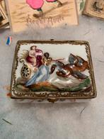 Antieke capodimonte snuffbox, Antiek en Kunst, Antiek | Porselein, Ophalen of Verzenden