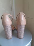 Mooie trouw of gala schoenen een keer gedragen maat 40, Kleding | Dames, Schoenen, Ophalen of Verzenden, Zo goed als nieuw, Roze