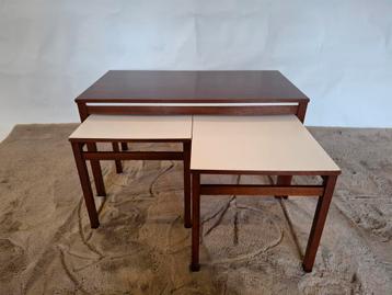 Vintage Formule Kempkes mimiset bijzettafel teak tafel
 beschikbaar voor biedingen