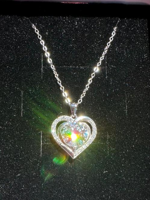 Zilveren ketting met 3 kt Moissanite hart. Met certificaat, Sieraden, Tassen en Uiterlijk, Kettingen, Nieuw, Zilver, Zilver, Met edelsteen