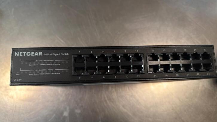 Netgear GS324 - 24 poort Switch, Computers en Software, Netwerk switches, Gebruikt, Verzenden