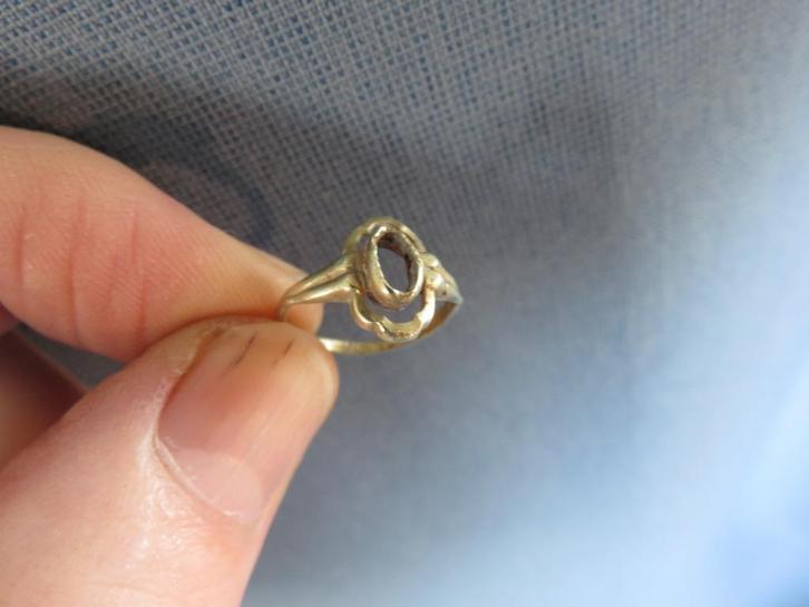 Neo Barok ringetje in goud - 19e - 20e eeuw - bodemvondst, Sieraden, Tassen en Uiterlijk, Antieke sieraden, Ring, Goud, Ophalen of Verzenden