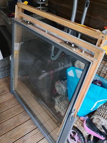 Zolder Dakraam te koop. T.e.a.b. (dak raam) beschikbaar voor biedingen