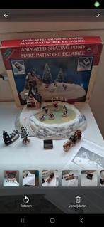 Lemax Animated Skating Pond - Kerstdorp paard en wagen, Diversen, Kerst, Ophalen of Verzenden, Gebruikt