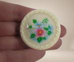Mooie 1984  AVON porseleinen voorjaarsbloemen broche!, Overige materialen, 4 tot 7 cm, Verzenden, Wit