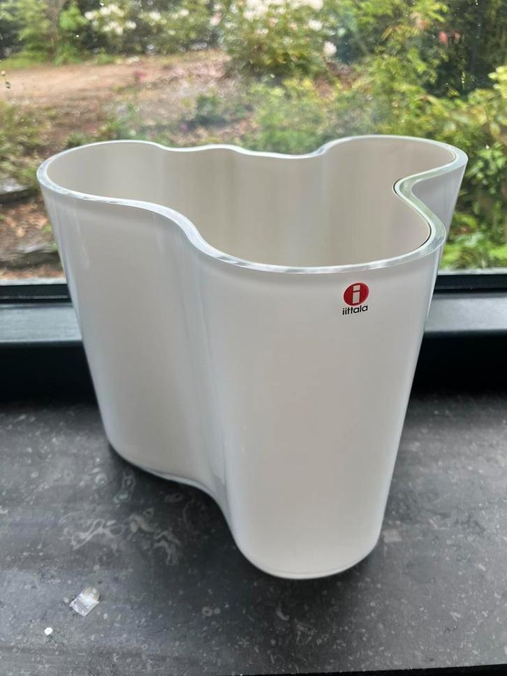 Iittala Alvar Aalto Savoy vaas 160mm opaalwit/linnen, Huis en Inrichting, Woonaccessoires | Vazen, Zo goed als nieuw, Ophalen of Verzenden