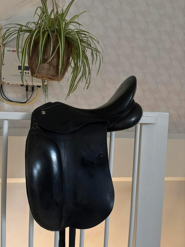 Massimo dressuurzadel 17,5 inch, Dieren en Toebehoren, Paarden en Pony's | Zadels, Zo goed als nieuw, Dressuur, Ophalen