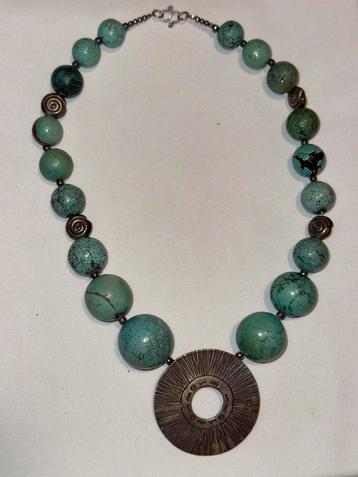 Turquoise Sierketting met Grote Bollen beschikbaar voor biedingen