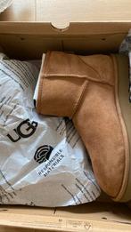 UGG classic mini II, Kleding | Dames, Schoenen, Nieuw, Snowboots, Beige, Ophalen of Verzenden