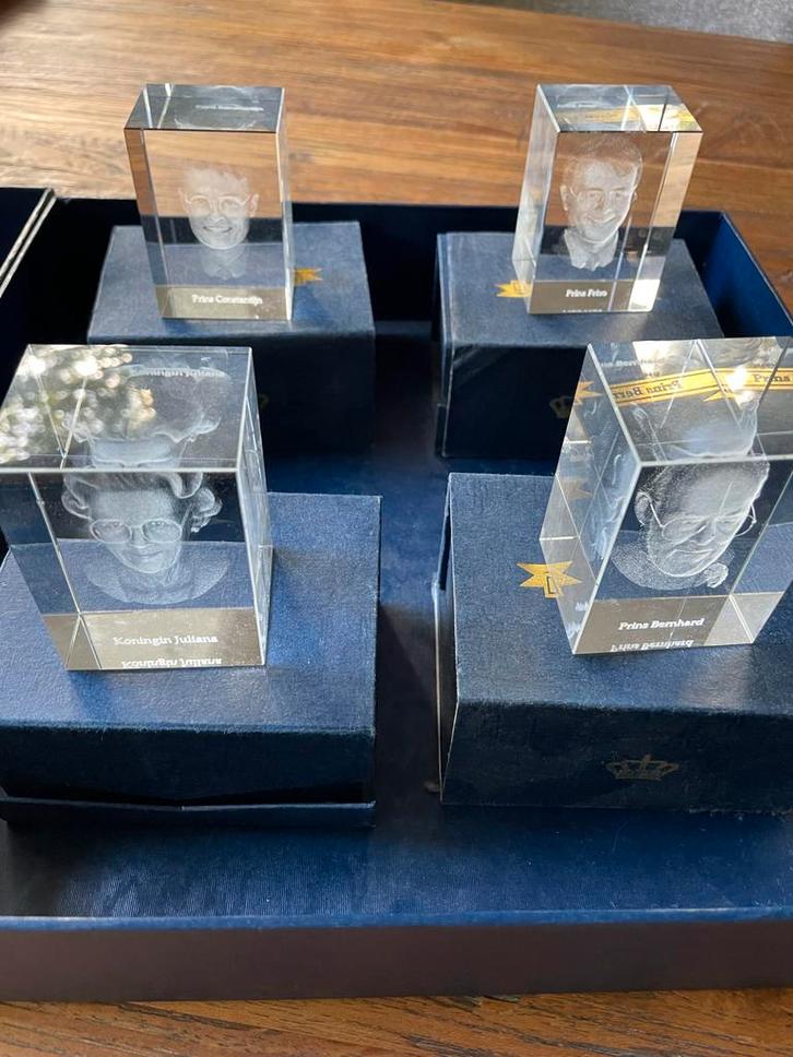 Kristallen Koninklijke Portretten - Set van 4, Antiek en Kunst, Antiek | Glas en Kristal, Ophalen of Verzenden