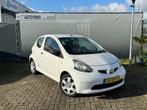 Toyota Aygo 1.0-12V - APK 10-2025, Voorwielaandrijving, Stof, Gebruikt, Zwart