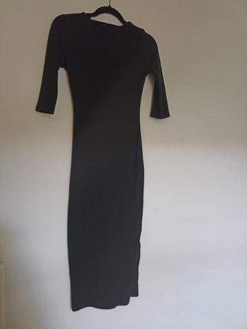  zwarte jurk  beschikbaar voor biedingen