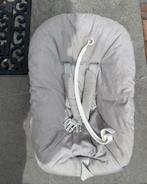 Stokke tripp trapp new born set grijs met speelboog wit, Overige merken, Wipstoel, Zo goed als nieuw, Met gordel(s) of riempje(s)