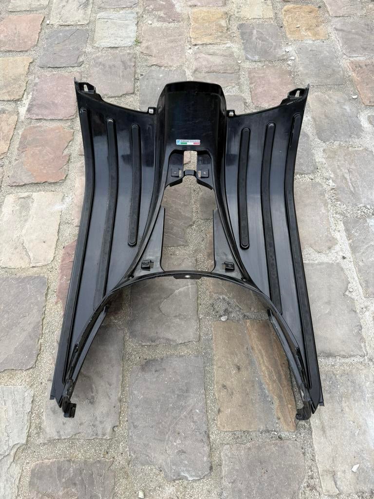 Vespa GTS treeplank / voetplaat zwart, Ophalen of Verzenden