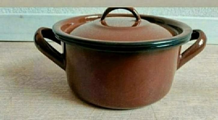 Pannetje,bruin,deksel,No.14,doorsnede 14 cm,emaille,1970, Huis en Inrichting, Keuken | Potten en Pannen, Zo goed als nieuw, Pannenset
