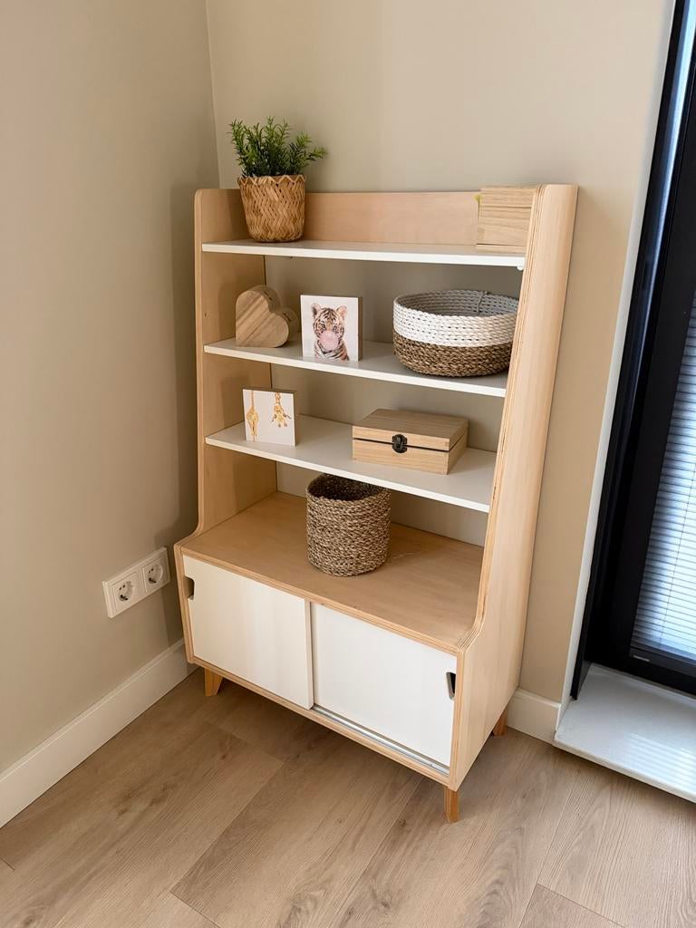 Stijlvolle Boekenkast met Schuifdeuren - Hout en Wit, Huis en Inrichting, Kasten | Boekenkasten, 100 tot 150 cm, Zo goed als nieuw