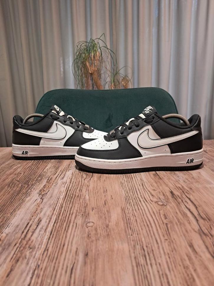 Nike Air Force 1 Low 'White Swoosh Panda' Size 38, Kleding | Dames, Schoenen, Zo goed als nieuw, Sneakers of Gympen, Zwart, Ophalen of Verzenden