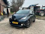 Toyota Aygo | NAP | 2016 | Airco | multimedia | Grijs, Auto's, Toyota, Voorwielaandrijving, 4 stoelen, Origineel Nederlands, Handgeschakeld