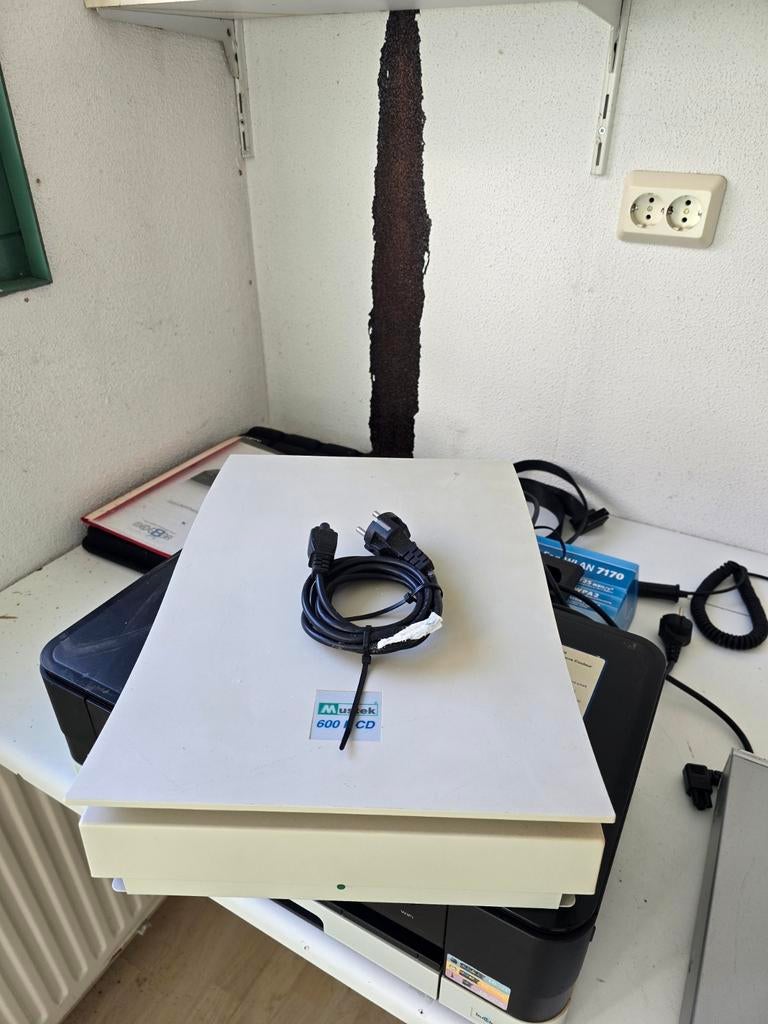 Mustek 600 II CD Flatbedscanner, Computers en Software, Scanners, Gebruikt, Ophalen of Verzenden, Windows, Mustek