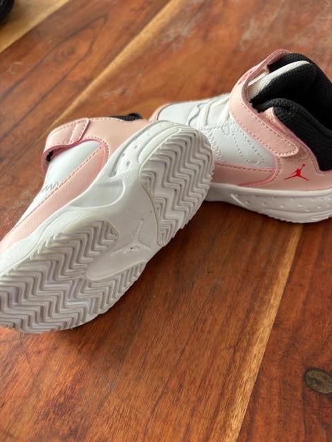 Nike Jordan kinderschoenen maat 21 zo goed als nieuw, Schoentjes, Meisje, Ophalen of Verzenden, Zo goed als nieuw