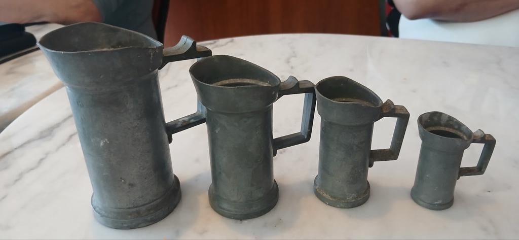 Set van 4 antieke tinnen maatbekers, Antiek en Kunst, Antiek | Tin, Ophalen of Verzenden