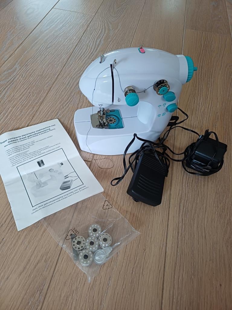 Mini naaimachine - Compleet en werkend, Ophalen of Verzenden, Zo goed als nieuw, Naaimachine, Overige merken