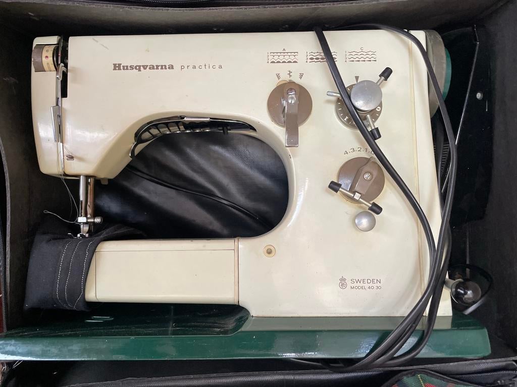 Husqvarna Practica naaimachine, Model 40 30, Ophalen