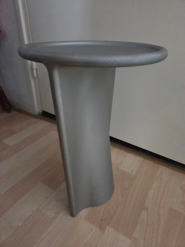 Roderick Vos Disz design gegoten bijzettafel, Ophalen of Verzenden, Rond, Minder dan 55 cm, 45 tot 60 cm