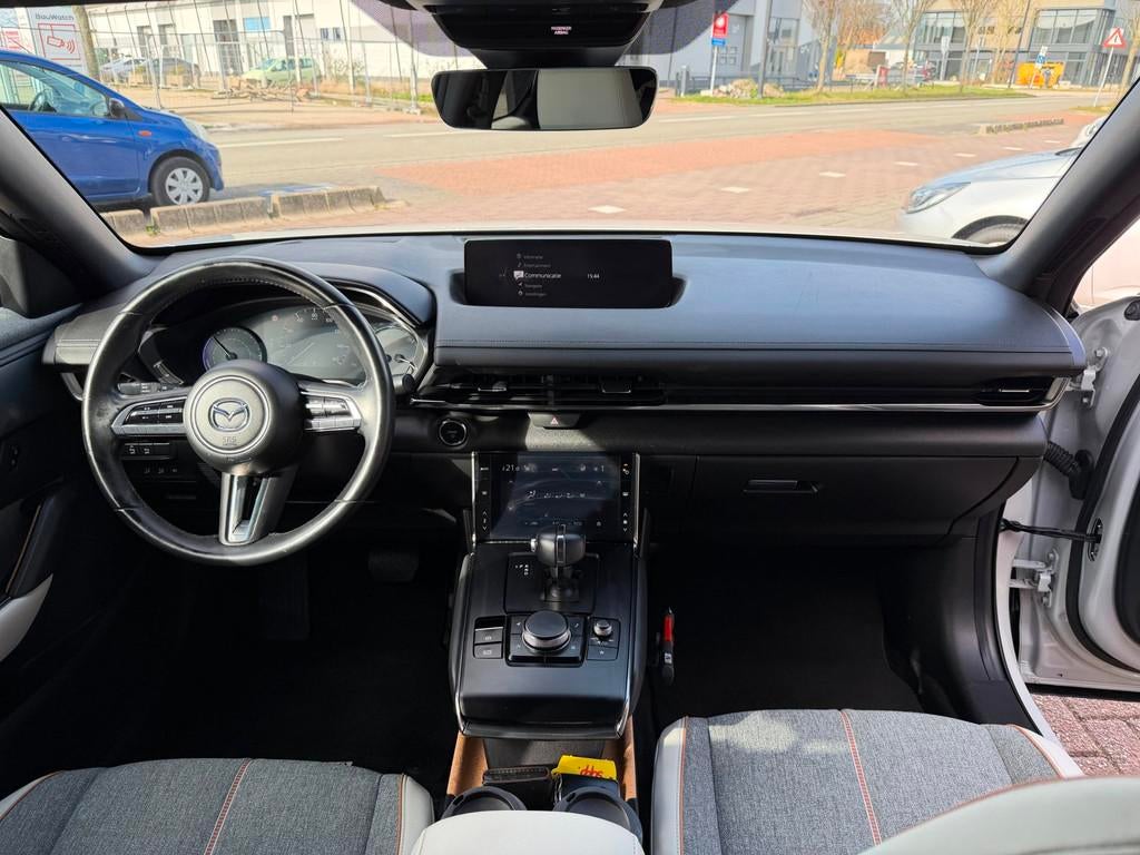 Mazda MX-30 E-SkyActiv 145 First Edition 36 kWh CAM|SOH 91%, Auto's, Mazda, Gebruikt, 35 kWh, Leder en Stof, Wit