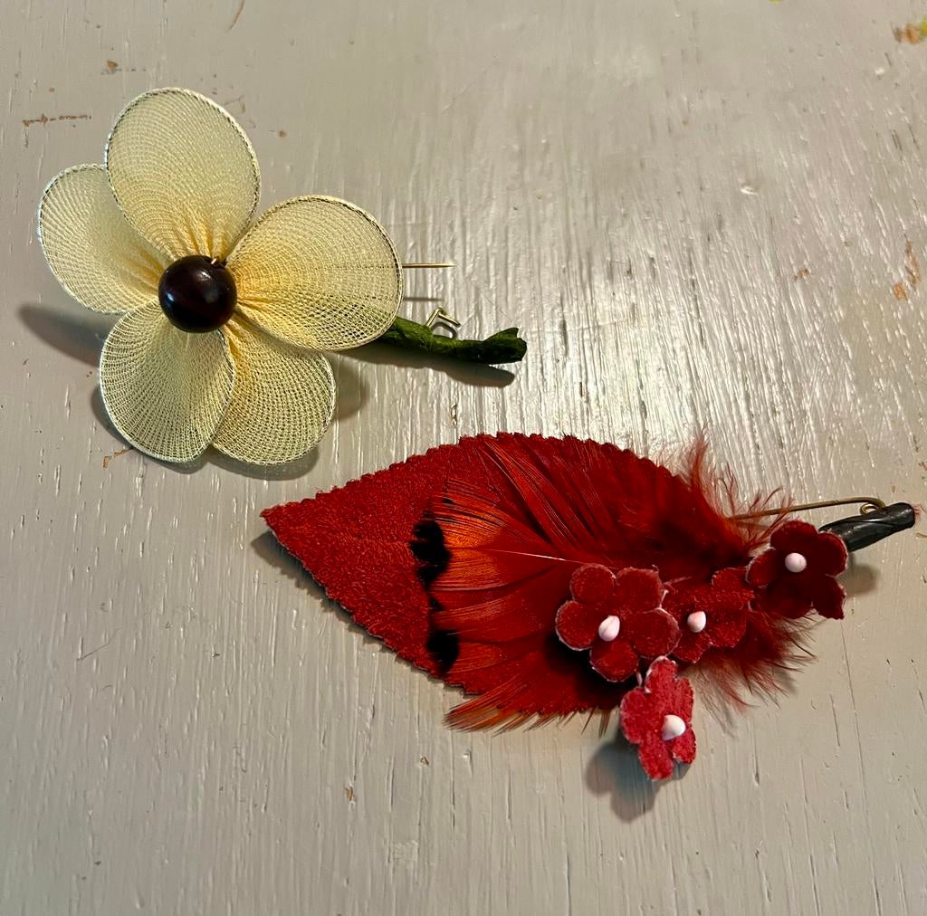 Vintage brocante stof leren unieke corsages broches bloemen, Ophalen of Verzenden, Zo goed als nieuw, 7 tot 10 cm, Overige materialen