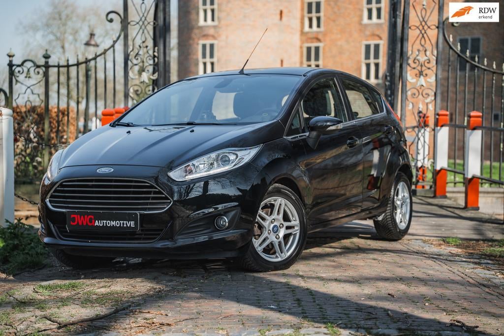 Ford Fiesta 1.25 82PK/5DEURS/NIEUWE APK/STOEL VERWARMING, Voorwielaandrijving, Stof, Gebruikt, 4 cilinders