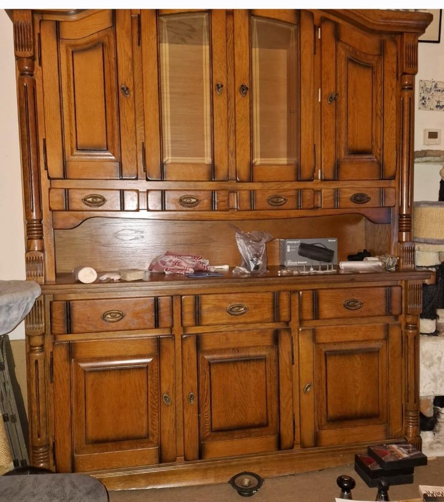 Grote grenen kast, Ophalen