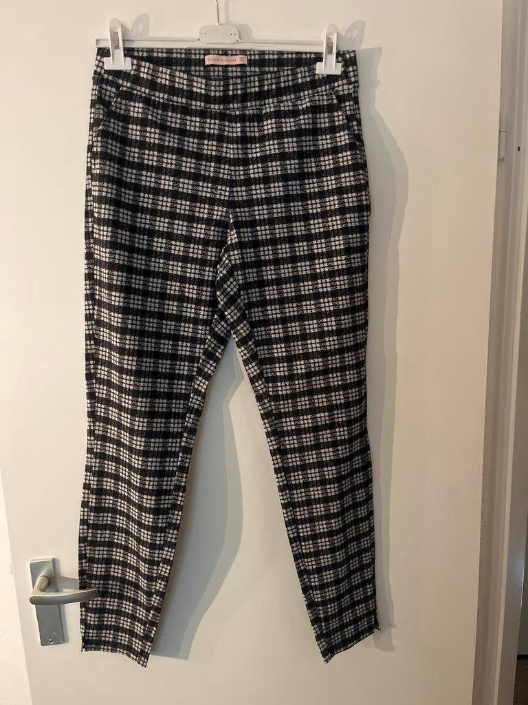 Maat m Studio Anneloes, Kleding | Dames, Broeken en Pantalons, Zo goed als nieuw, Maat 38/40 (M), Zwart, Lang, Ophalen of Verzenden
