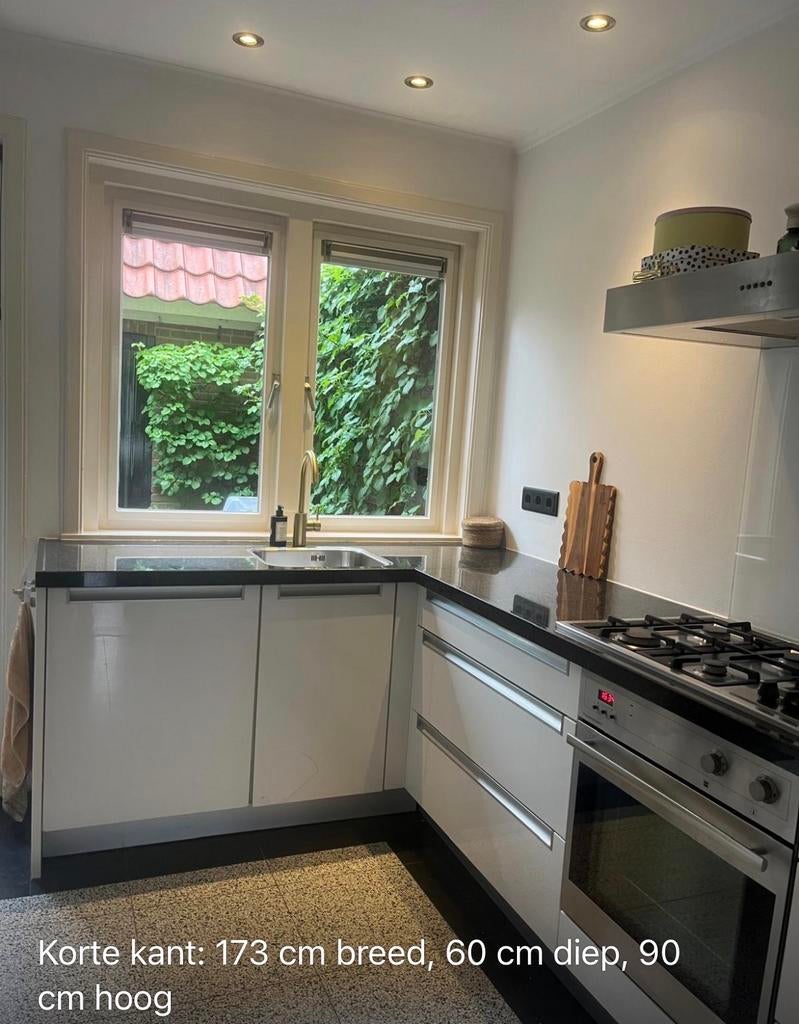 Complete hoekkeuken met apparatuur en granieten blad, Ophalen, Gebruikt, Wit, Hoekkeuken