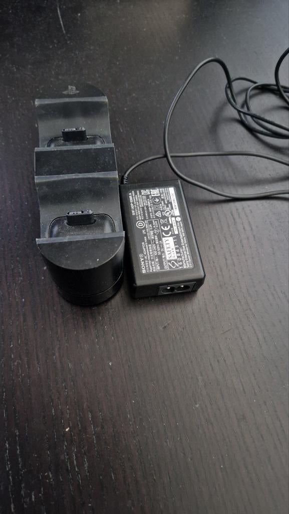 PS4 dual oplader met adapter, Spelcomputers en Games, Spelcomputers | Sony PlayStation Consoles | Accessoires, Ophalen, Gebruikt
